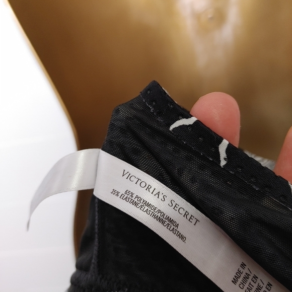 VICTORIA Secret Sports bra zebra print 32C - Picture 8 of 10